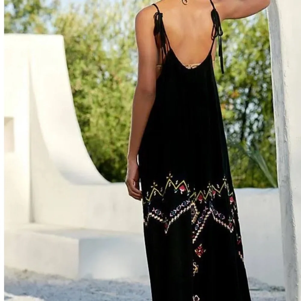 COPY - NWT Anthropologie embroidered halter dress with pockets size small - Picture 2 of 16